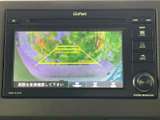 後方の状況を画面で確認できるので、狭い場所での駐車や車庫入れが楽になります。安全な運転をサポートする頼もしい装備です。