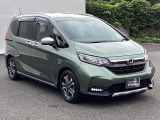 狭い駐車場でも、スライドドアならチャイルドシートへのお子さまの乗降や荷物の積載もスムーズ。とても便利な【両側電動スライドドア】ドアハンドを少し引くだけでリアドアが自動開閉します。