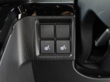 運転席と助手席にはシートヒーターも付いています!