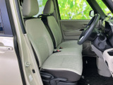 ゆったりと座れる運転席。見やすいメーター類と、操作しやすいレイアウトが、快適なドライブをサポートします。