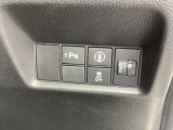 【パーキングセンサー】駐車や出庫時にクルマの前後の障害を検知し、音とディスプレイでお知らせします。VSA搭載。横滑りを抑えて、安全な走行を確保します。