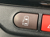 【パワースライドドア】スマートキーや運転席のスイッチでスライドドアの開閉が可能♪電動だから力を入れてドアを開ける必要が無く、小さいお子様でも、重い荷物を持っている時もラクに開け閉めできます♪