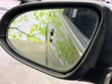後方視界を確保するミラーは、安全運転をサポートします。