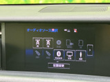 ラジオやディスク、USB、Bluetoothなど、複数のオーディオソースが画面に並びます。利用したい音源を選びやすく、普段お使いの機器やメディアに合わせて車内で音楽を楽しめる装備です。