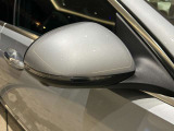 納車前整備は、メルセデスベンツ国際認定メカニックによる最新の検査ライン等の施設が充実した当社工場で入念に行います。メルセデス・ベンツの定める厳しい基準をクリアしたお車のみをご案内させて頂きます。