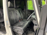 運転席まわりには十分なスペースがあり、大柄な方でもゆったり運転していただける環境です。