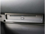 メーカーオプションでCD・DVD再生可能です!