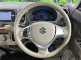 インテリアに合わせたデザインのステアリングは、運転される方のことも考え、運転しやすい形状、大きさです。是非一度、実際に触ってお確かめください。