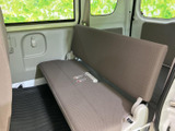 後部座席からの眺めも良好。広々とした空間で、快適な移動時間を過ごせます。