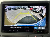後方確認をサポートするモニター。駐車時の安全性を高め、狭い場所でも安心して操作できます。
