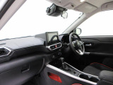 ダイハツのお店では、ダイハツ車を知り尽くしたプロフェッショナルが、専用の診断機器を使って各システムを点検しております。