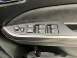 【運転席ドアスイッチ回り】パワーウィンドー[ロック機構]・電動格納式リモコンドアミラースイッチがまとまっているので操作しやすいです。