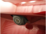 バックカメラが付いているので後方確認が非常にしやすいです。今や運転初心者も熟練者も必須装備!ついていて損はないですね♪
