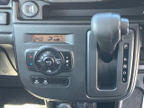 設定した温度に自動調整【オートエアコン】★車内を快適に保ちます♪足元すっきりの【インパネシフト】!