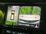 【アラウンドビューモニター】専用のカメラにより、上から見下ろしたような視点で360度クルマの周囲を確認することができます☆死角部分も確認しやすく、狭い場所での切り返しや駐車もスムーズに行えます。
