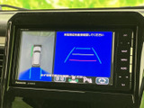 後方確認がスムーズに行えるバックモニターを搭載。狭い道や駐車場でも、安全な運転をサポートします。駐車時の安心感を高めます。