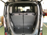 【トランクルーム】荷物も乗せやすく、使いやすいです!セカンドシートを倒せばさらに広い空間に♪