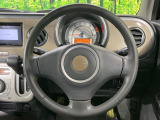 インテリアに合わせたデザインのステアリングは、運転される方のことも考え、運転しやすい形状、大きさです。是非一度、実際に触ってお確かめください。