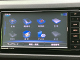 名称や電話番号、周辺施設など、目的地の探し方を画面から選べます。自宅や履歴といった項目も表示され、行き先に合わせて検索方法を選びやすい仕様です。