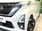 【LEDヘッドライト】悪天候や夜間走行時も良好な視界を確保し安心して運転できる高輝度LEDヘッドライトを装備!点灯速度が早く、消費電力も抑えられています。