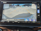 駐車時の安全確認をサポートするバックカメラも使用できます。インターナビで様々な情報を得ることもできます。