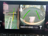 停車時にはサイドブラインドモニターに切り替えて、左前方の状況もすぐに確認できます