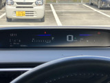 視認性の高いメーター類が、運転に必要な情報を分かりやすく表示します。運転状況を的確に把握し、安全運転をサポートします。
