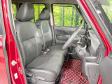 運転席シート廻りは使用感も少なく、良好な状態となっています。丁寧に使われていたことがよくわかりますね。
