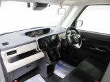 ダイハツのお店では、ダイハツ車を知り尽くしたプロフェッショナルが、専用の診断機器を使って各システムを点検しております。