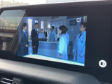 停車中にテレビや動画を楽しめるから、待ち時間も有効活用。後部座席の方にも快適な時間を過ごしていただけます。エンターテインメント性も充実。