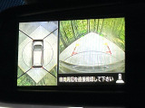 【アラウンドビューモニター】専用のカメラにより、上から見下ろしたような視点で360度クルマの周囲を確認することができます☆死角部分も確認しやすく、狭い場所での切り返しや駐車もスムーズに行えます。