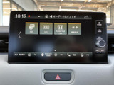 車両情報や設定変更をスムーズに行えます。操作しやすい画面構成で、運転中でも気を散らさずに操作可能です。快適なドライブをサポートします。