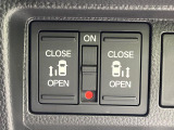 【両側パワースライドドア】スマートキーや運転席のスイッチで後席両側スライドドアの開閉が可能♪電動だから力を入れてドアを開ける必要が無く、小さなお子様でも簡単に開け閉めでき快適です♪