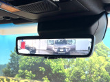 【デジタルインナーミラー】後席の大きな荷物や同乗者で後方が確認しづらい時でも安心!カメラが撮影した車両後方の映像をルームミラー内に表示。クリアな視界で状況の確認が可能です!