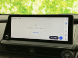 画面上でオーディオの選択や接続状況を確認でき、表示がまとまっていて必要な情報を見つけやすい設計です。毎日の移動でも使いやすさを感じていただけます。