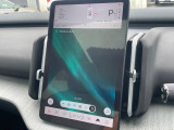 自然からインスピレーションを受けた全5種類のカラーテーマを備え、中央のスクリーンで色や明るさ、専用サウンドの調整が可能です。 ダッシュボードやドア収納ポケット周辺などを間接照明として優しく照らします。