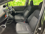 シンプルで使いやすいコクピットです。必要な情報が視認しやすく、安全運転をサポートします。