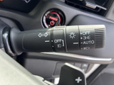 操作しやすいウインカーレバーは、スムーズな車線変更をサポートします。オート機能も搭載し、安全な運転を支援してくれる頼もしい相棒です。