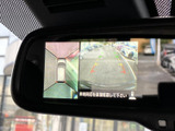 狭い場所での駐車も安心。後方の状況を的確に把握でき、安全な運転をサポートします。