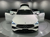 フロントグリル中央に大きく輝くスリーポインテッドスター。メルセデスベンツならではのステータスを強く感じる事ができます