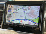 地図上に周辺の道路や施設名が表示され、現在地を確認しながら目的地までの道順を把握できます。画面を見て行き先を確認しやすく、外出時に役立ちます。