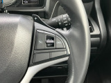 スイッチ操作で一定速度に走行を制御。加速、減速の少ない高速道路などでの運転をより快適にするクルーズコントロールを装備。