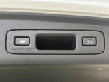 【パワーバックドア】スマートキーや運転席のボタンを押すだけでリアゲートが自動で開閉します!荷物を持っている時や、高い位置にあるバックドアを閉める際に便利な機能です♪
