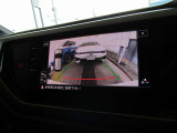 《バックカメラ搭載》 駐車時などにディスプレイで確認できます。