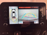 パノラミックビューモニター付きです。車両を上から見たような映像を画面に表示。運転席からの目視だけでは見にくい車両周辺の状況をリアルタイムでしっかりと確認できます。