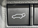 【パワーバックドア】スマートキーや運転席のボタンを押すだけでリアゲートが自動で開閉します!荷物を持っている時や、高い位置にあるバックドアを閉める際に便利な機能です♪