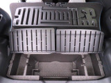 フレキシブルボードが標準装備なので荷室床の高さや形を変えることで、積む荷物に応じて使い分けできるアレンジ性が高い機能です。