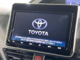 【大画面ナビ】人気の大型9インチナビを装備。存在感のある大画面はインパクト大!ナビ利用時のマップ表示は見やすく、テレビやDVDは臨場感がアップ!いつものドライブがグッと楽しくなります♪