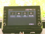 鮮明な地図表示で、目的地まで迷うことなく到着。スムーズなルート案内で、運転の負担を軽減。初めての場所でも安心してお出かけいただけます。