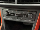 2ゾーンフルオートエアコン。運転席と助手席で個別に温度調整ができるため、同乗者それぞれが快適に過ごせます。